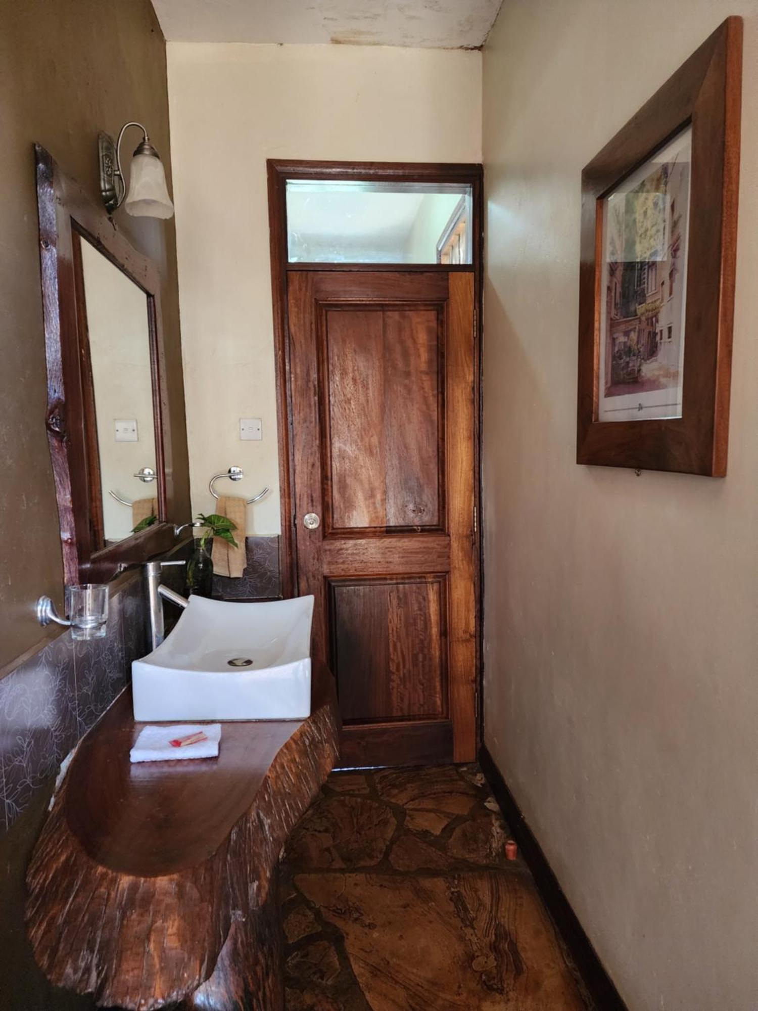 Surjios Guest House جينجا المظهر الخارجي الصورة